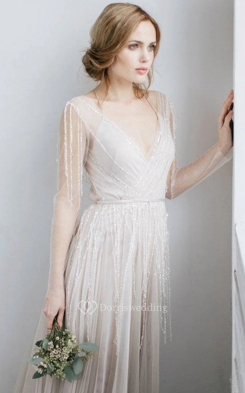 Robe de mariée en tulle illusion à manches longues et col en V ornée de perles view 5