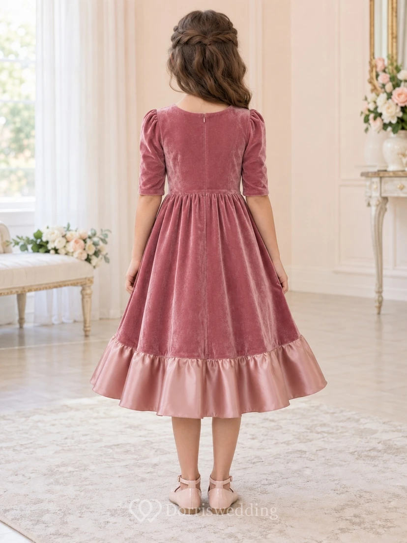 Schlichtes, altrosafarbenes, teelanges, kompaktes Samtkleid mit Ellbogenärmeln und gewelltem Volant für Blumenmädchen view 2