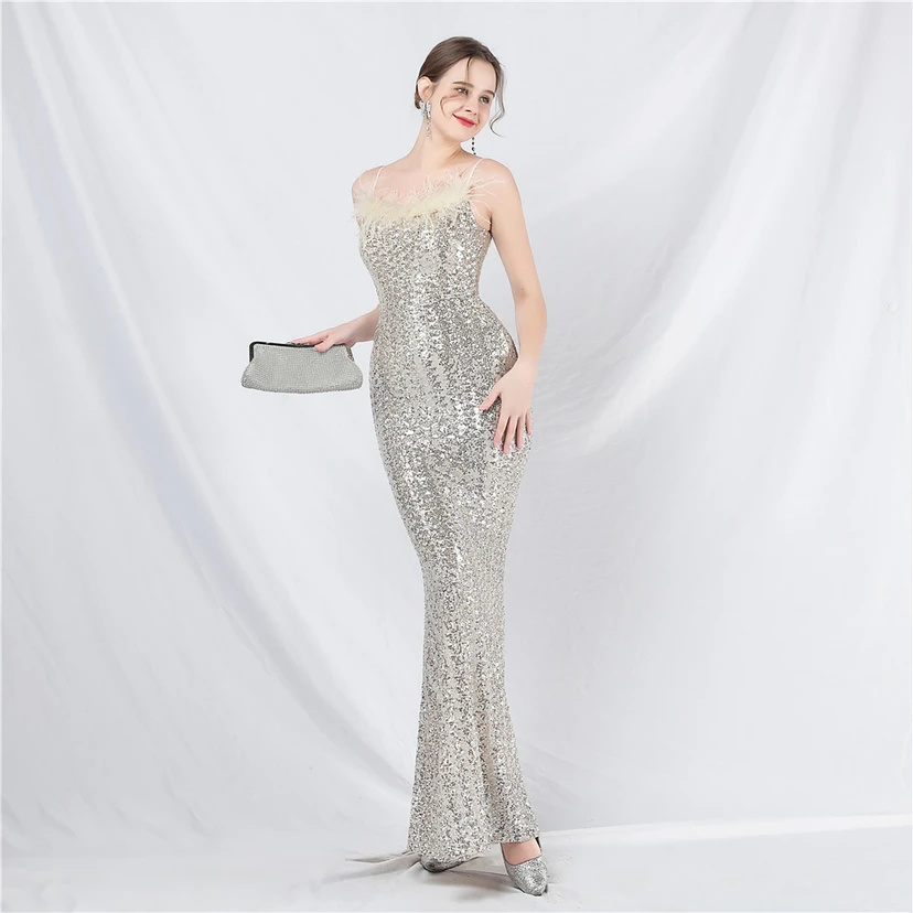 Robe de soirée de luxe ornée de plumes d'autruche et de sequins, idéale pour un banquet. view 61