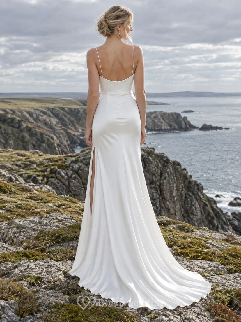 Vestido de novia sencillo de charmeuse con escote drapeado, tirantes finos y abertura lateral. view 2