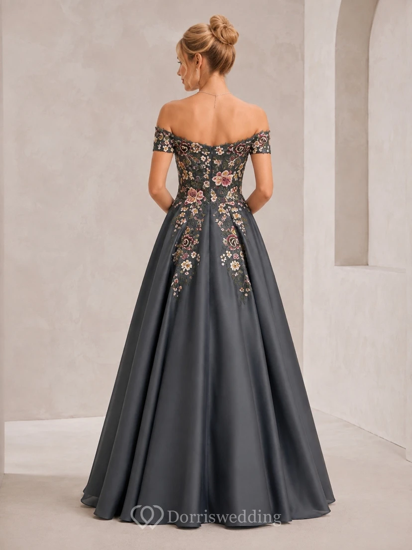 Vestido de gala gris acero con hombros descubiertos y apliques florales view 2