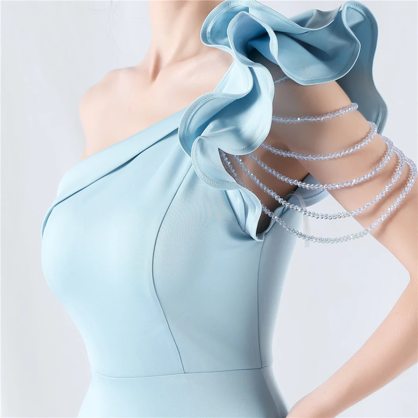 Vestido de noche con cuello oblicuo, hombros con estampado de hojas de loto, bordado artesanal y diamantes, ideal para la celebración de la reunión anual. view 9
