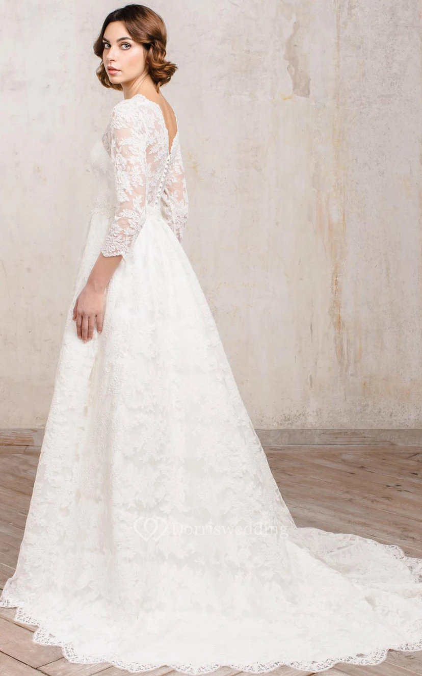 Robe de mariée vintage en dentelle, coupe trapèze, longueur au sol, manches 3/4, boutonnée, style modeste view 2