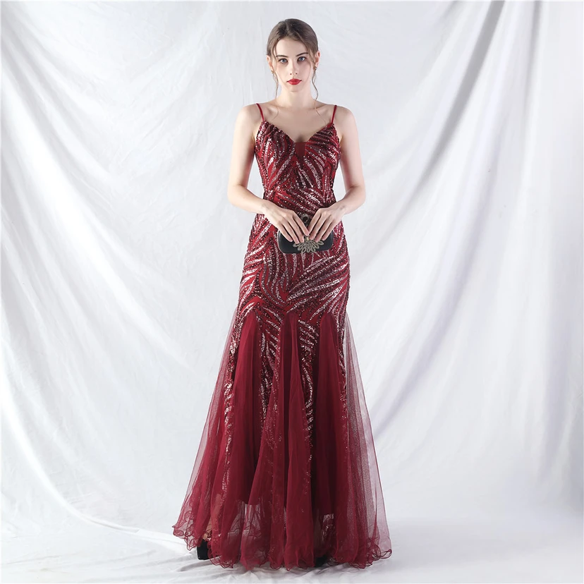 Paillettenbesetztes Abendkleid aus Netzstoff und Trägern view 59