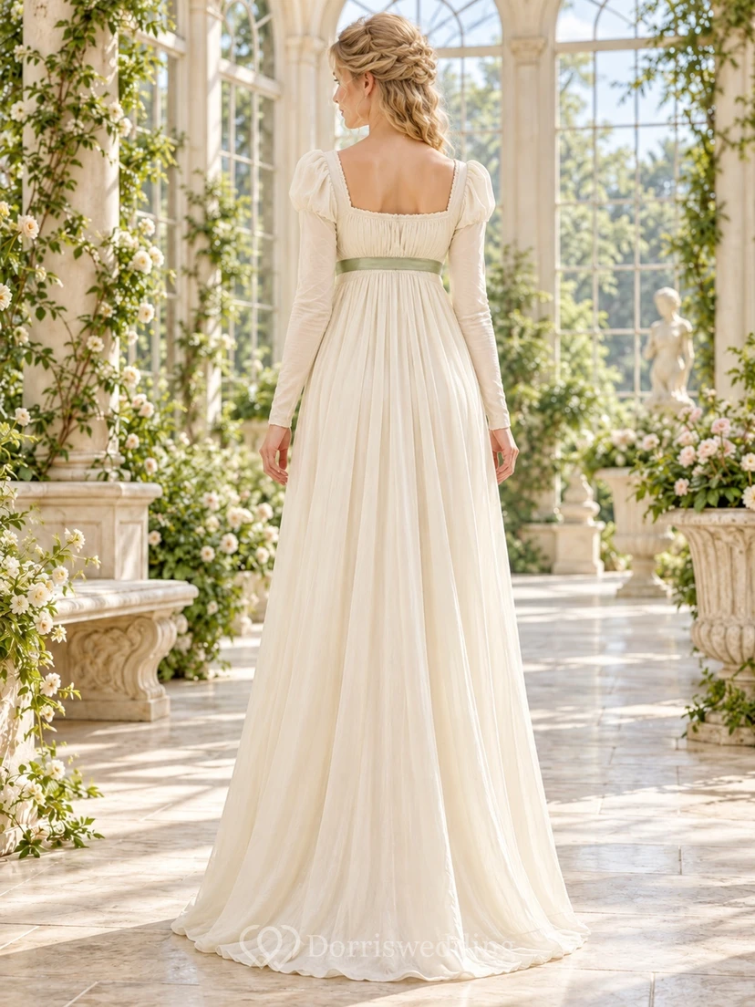 Robe de mariée empire en mousseline à manches longues et col carré, style Régence, avec ceinture. view 2
