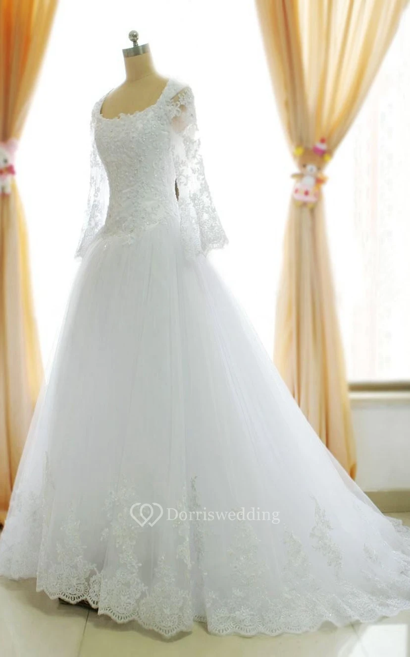 A-Linien-Kleid in Teelänge mit schulterfreiem Ausschnitt, eckigen Ärmeln, Perlenstickerei, Tüllspitze und Pailletten aus Satin view 5
