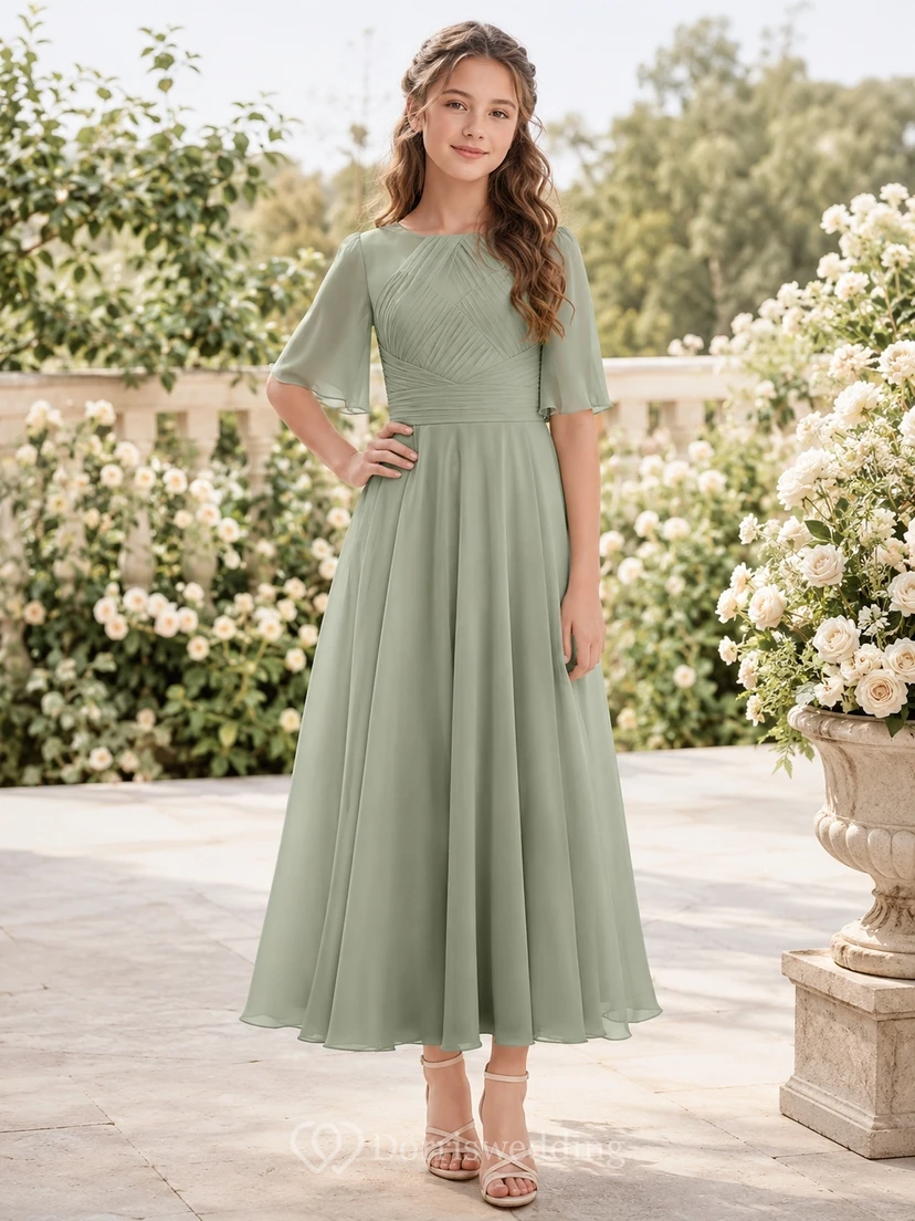 Vestido de dama de honor juvenil color celadón, corte en A, estilo joya, manga tres cuartos, plisado, romántico.