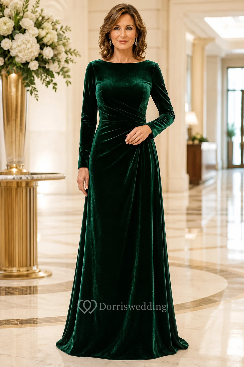 Dunkelgrünes, schulterfreies Samtkleid in A-Linie mit langen Ärmeln