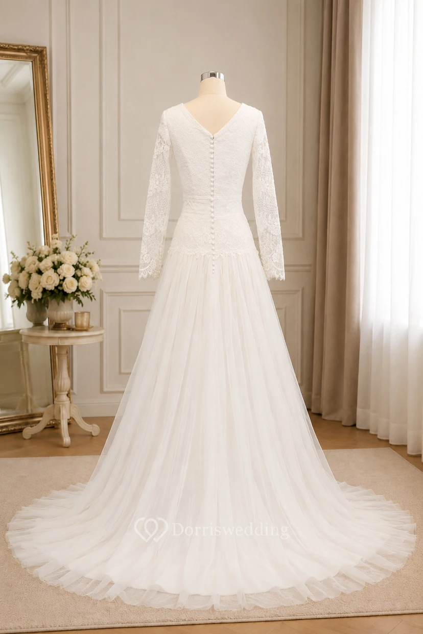 Robe de mariée modeste à manches longues et taille basse, coupe trapèze, en tulle avec superposition de dentelle et plis view 8