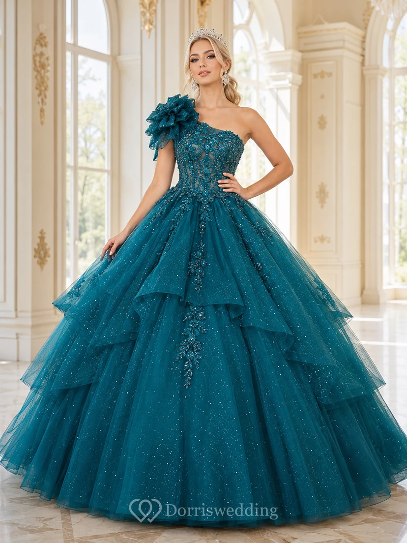 Vestido de quinceañera de lujo Feathered Tide Peacock Ball Gown, largo hasta el suelo, de un solo hombro, sin mangas y de tul.