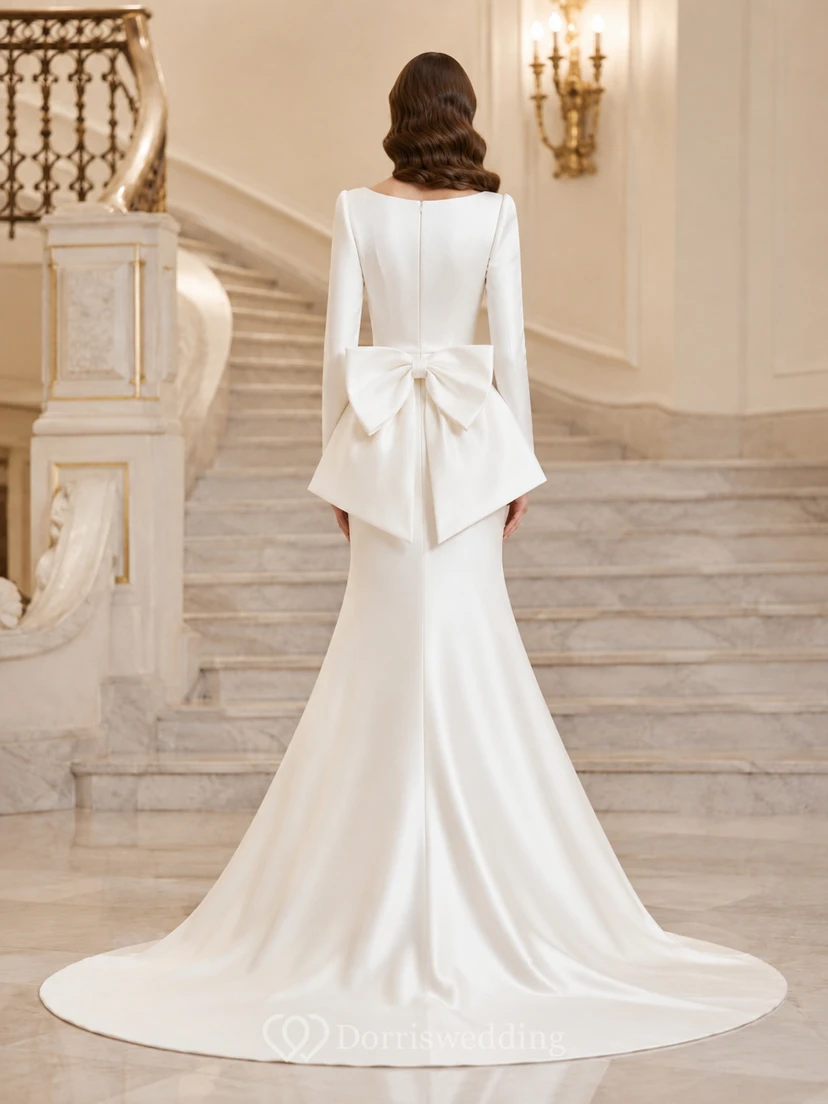 Robe de mariée élégante et moderne en satin satiné, fourreau long, style bateau, avec nœud papillon. view 2