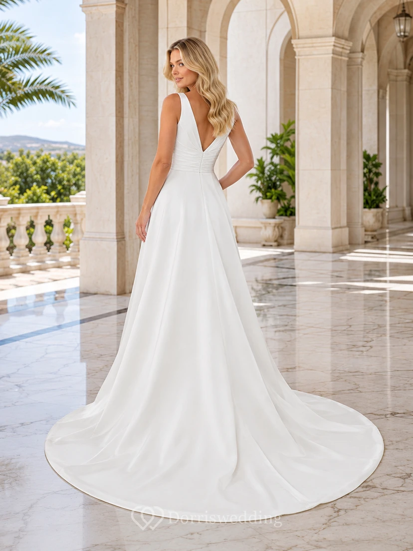 Robe de mariée minimaliste élégante en satin, col V sans manches, coupe trapèze, longueur au sol. view 2