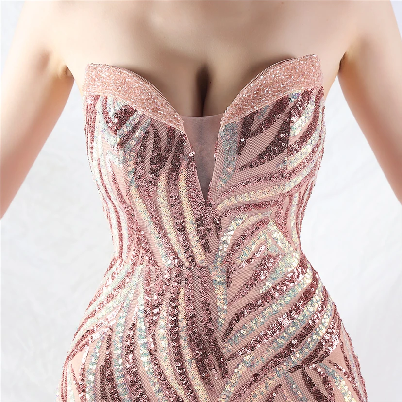 Schwer gearbeitetes, perlenbesetztes Abendkleid aus Netzgewebe mit superdichter Paillettenbesatz view 26