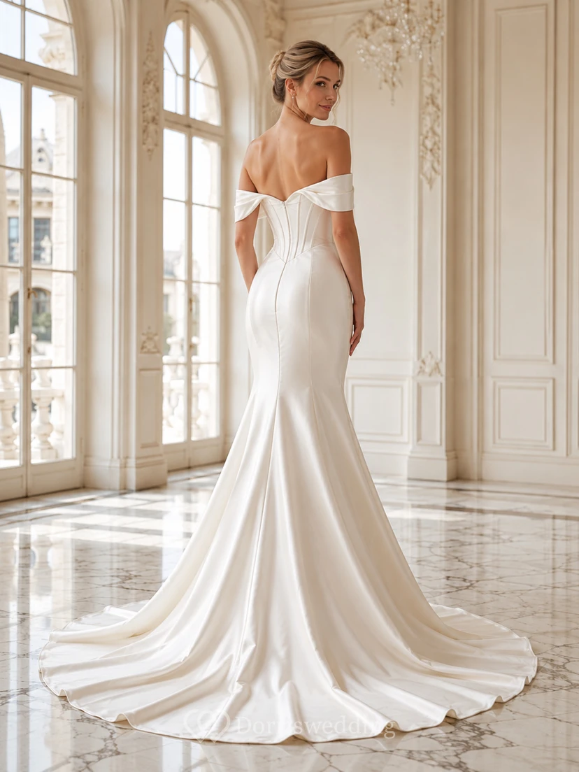 Robe de mariée sirène en satin, épaules dénudées, manches courtes, traîne chapelle, froncée, style domaine. view 2