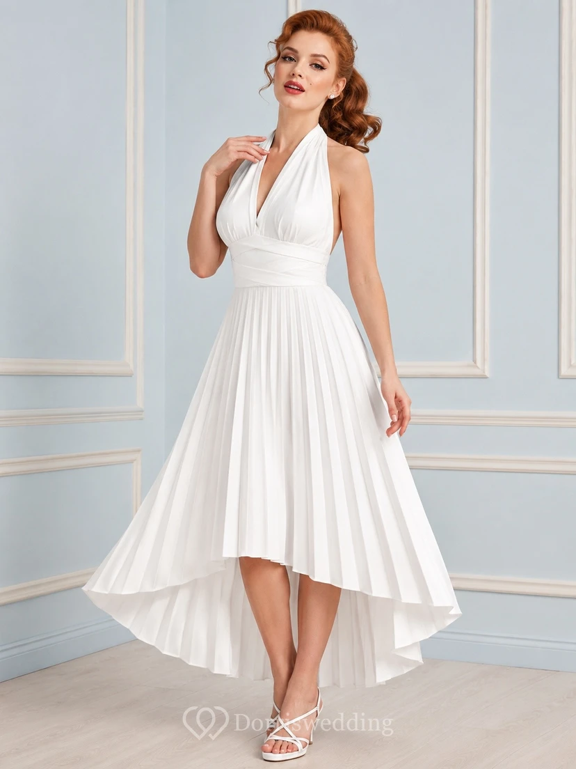 Vestido de noche vintage blanco de satén plisado con escote halter y bajo asimétrico