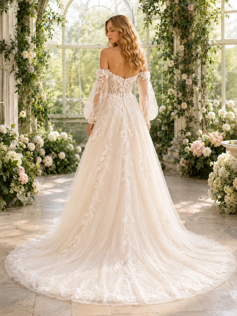 Robe de mariée modeste en dentelle et tulle, coupe sirène, col rond, manches longues et traîne chapelle. view 2