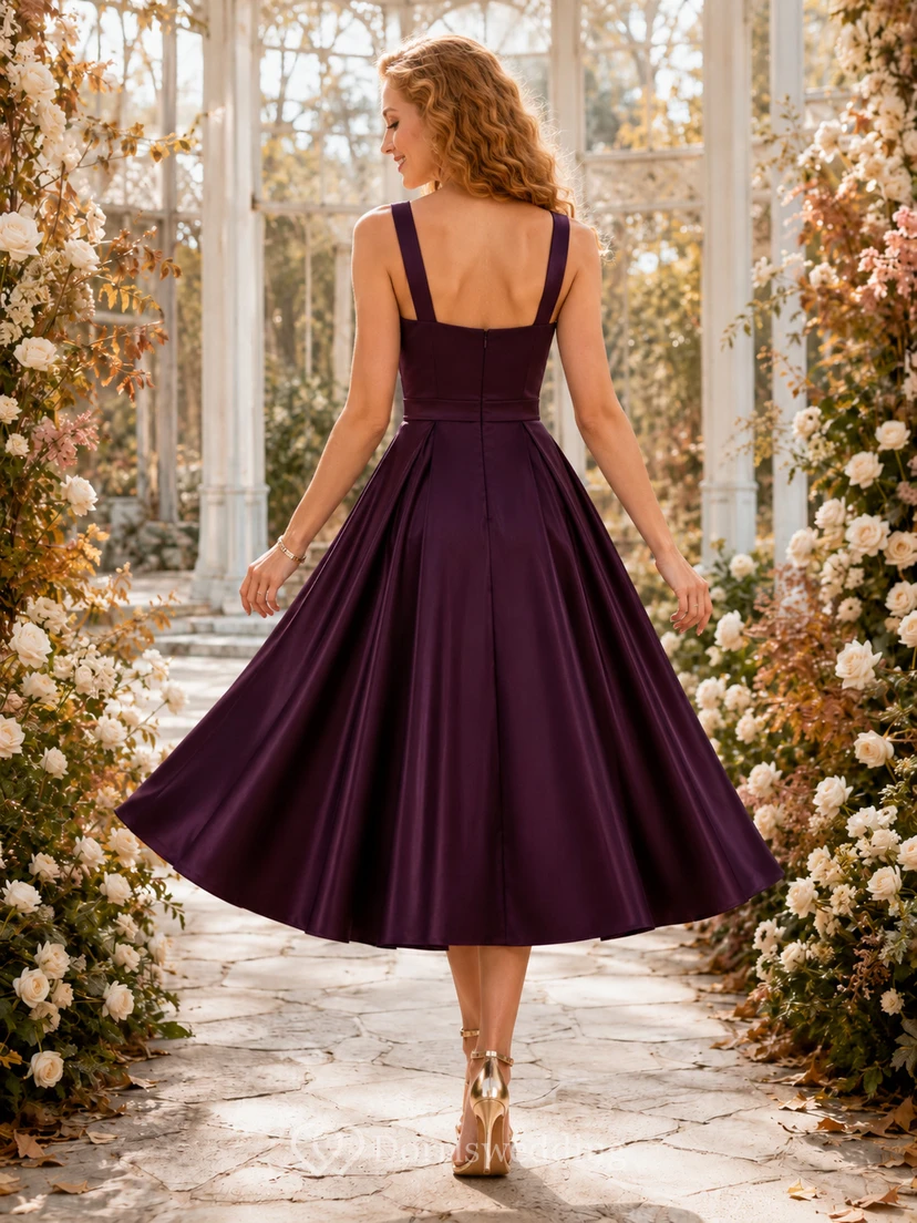 Robe d'invitée prune en satin à col carré et longueur thé view 2