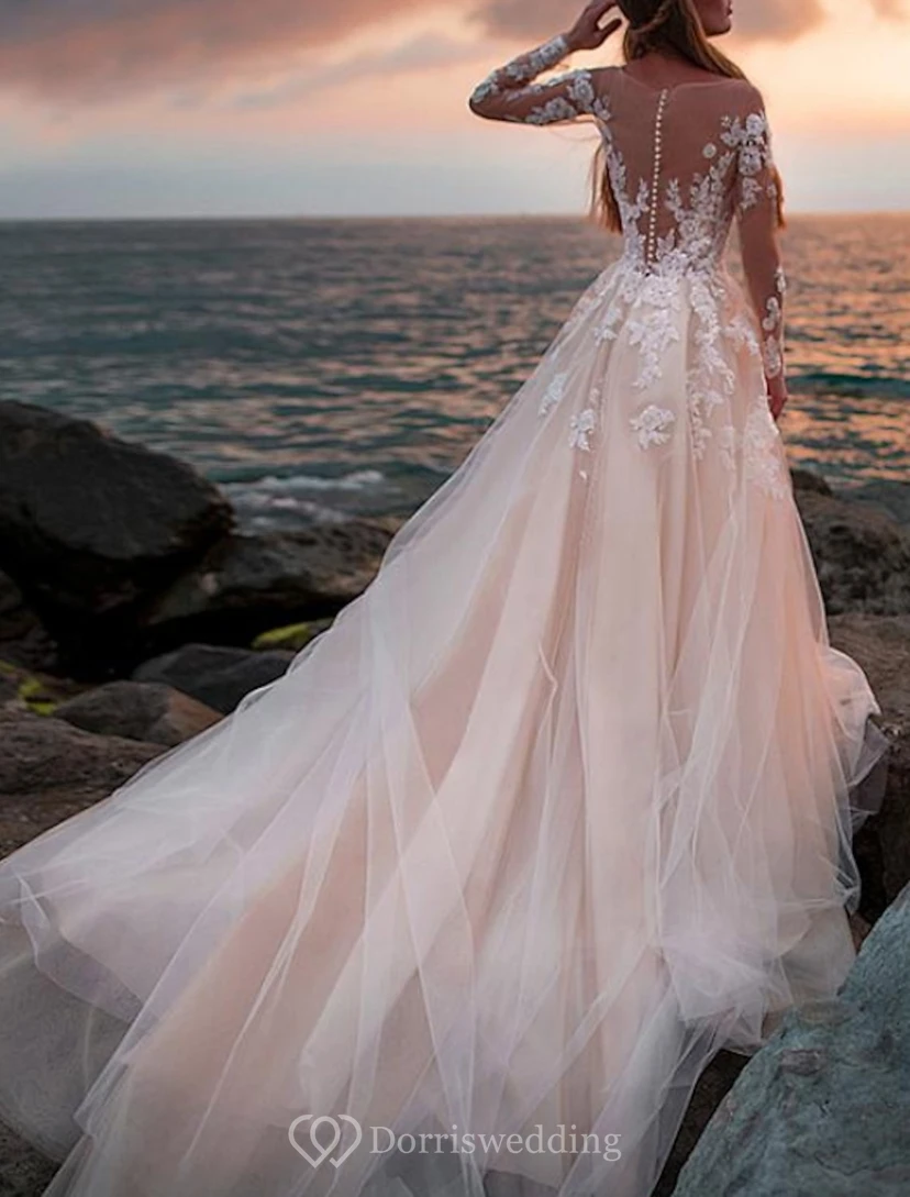 Elegantes, langärmeliges Ballkleid aus Spitze mit Kathedralenschleppe view 2