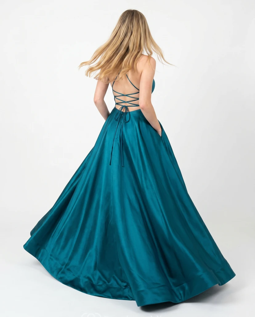Ballkleid aus pfauenblauem Satin in A-Linie mit Spaghettiträgern und Schnürung am Rücken view 2