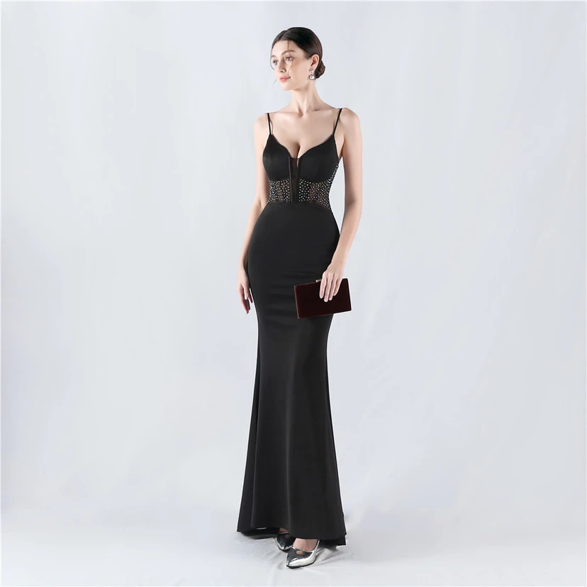 Gilet gainant en maille à motif diamant, robe de soirée sirène à bretelles fines et décolleté en V view 6