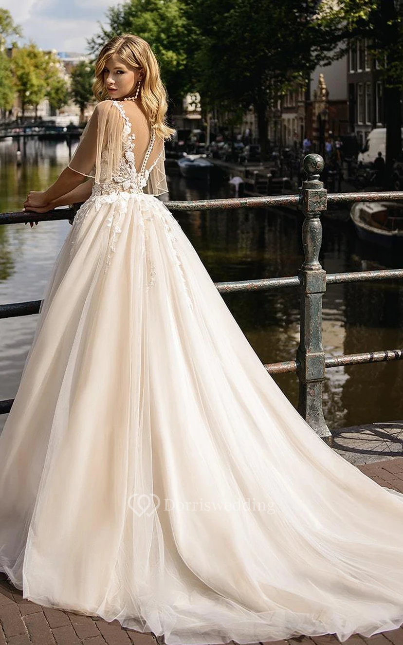Robe de bal romantique en tulle et dentelle, col en V, traîne courte et fronces view 2