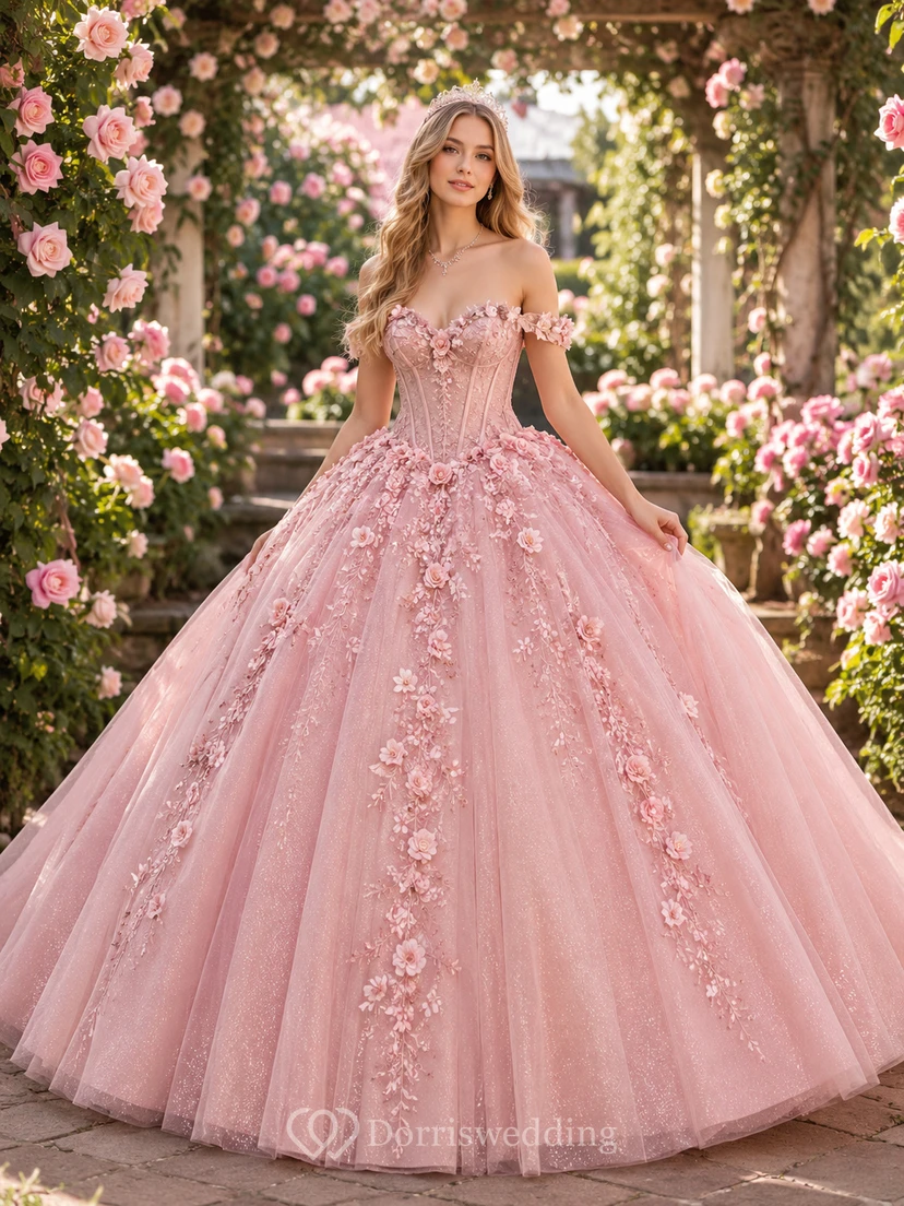 Vestido de quinceañera rosa con apliques florales y hombros descubiertos.