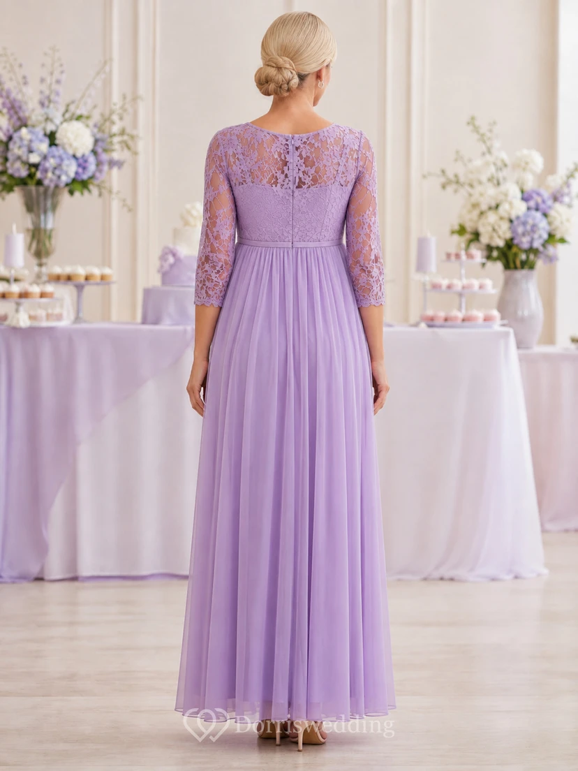 Spitzenkleid „Keepsake“ in Lavendel, Empire-Stil, bodenlang, U-Boot-Ausschnitt, Dreiviertelärmel, Chiffon, schlichtes Umstandskleid view 2