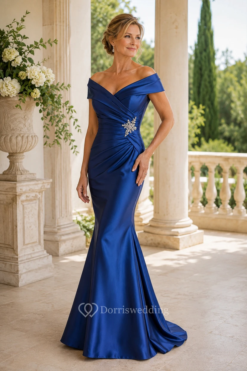 Königsblaues schulterfreies Meerjungfrauen-Kleid aus Satin mit Kristallbrosche