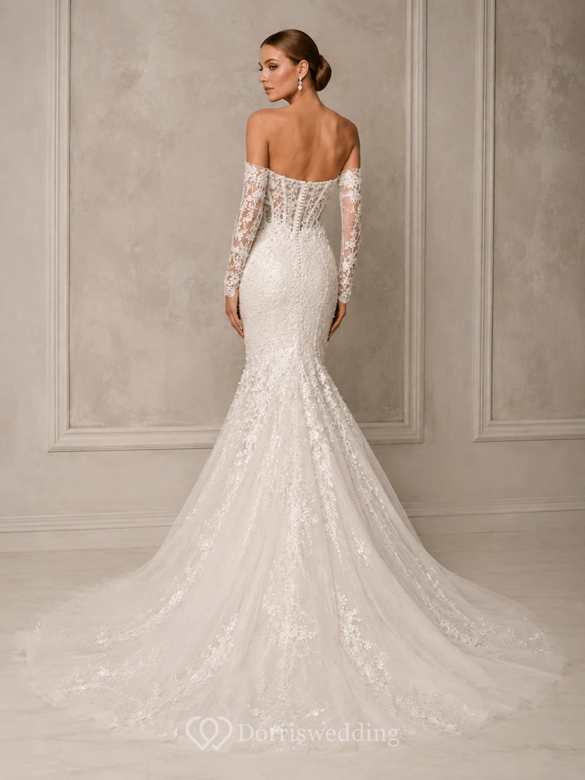 Robe de mariée sirène en dentelle, décolleté cœur, manches amovibles, traîne chapelle, applications florales, idéale pour une salle de bal. view 2
