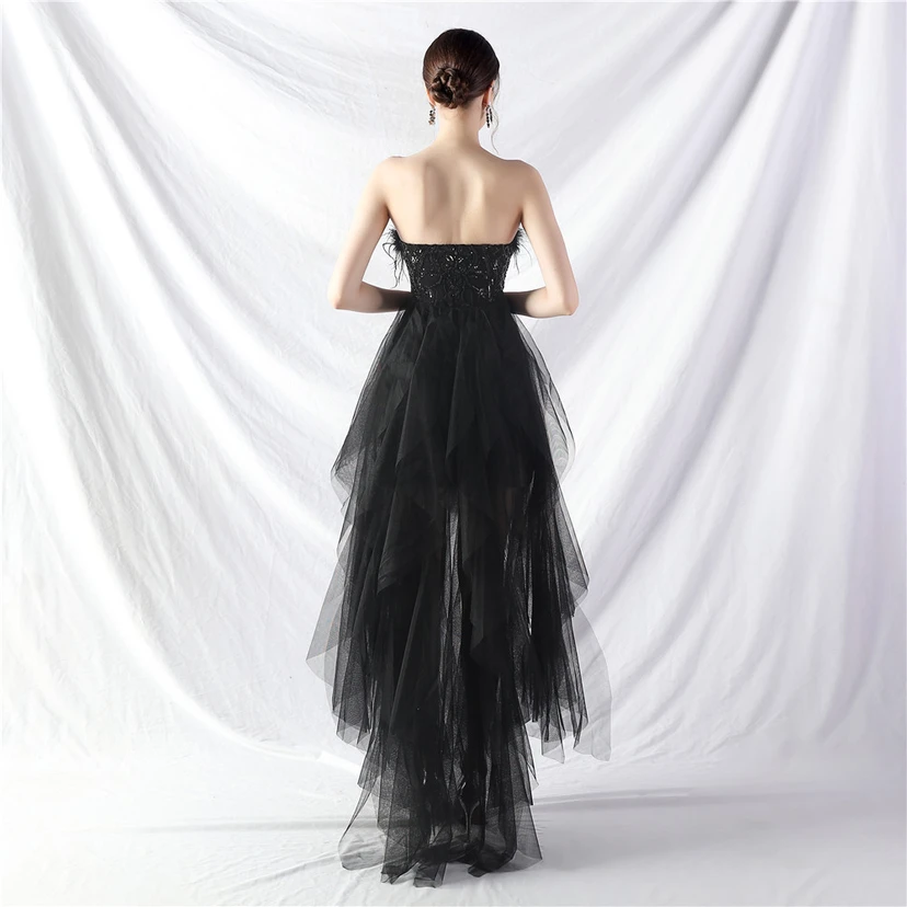 Handgefertigtes Abendkleid aus Straußenfedern, Perlen, Netzgewebe, kurzem Vorderteil und langem Rücken mit Wickeloptik view 33
