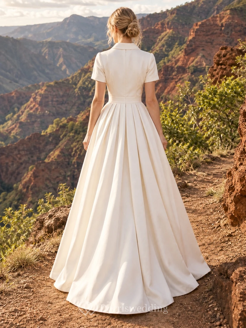 Vestido de novia sencillo de satén tejido con cuello en V, manga corta y botones, corte en A. view 2