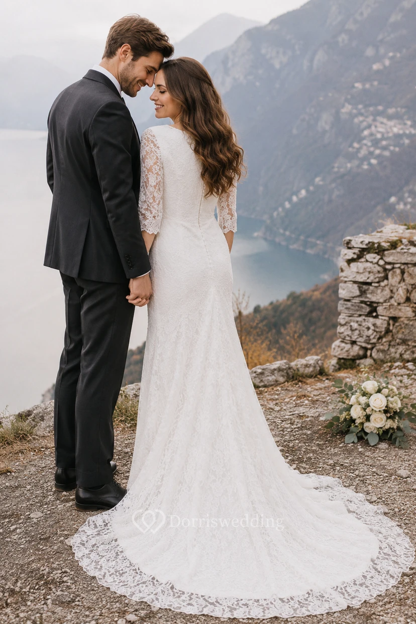 Ländlich-klassisches, schlichtes Brautkleid im Boho-Stil mit Spitze und langen Ärmeln