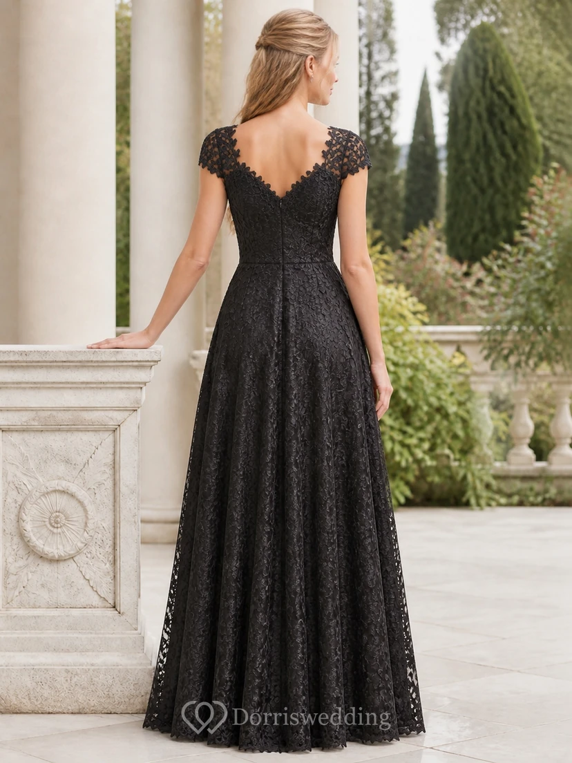 Robe de maman vintage noire grande taille à manches courtes et dentelle festonnée, coupe trapèze view 2