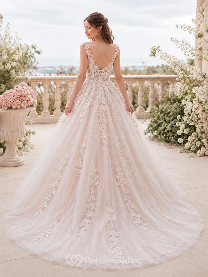 Robe de bal romantique en dentelle florale rose poudré à bretelles en V et décolleté en V view 2
