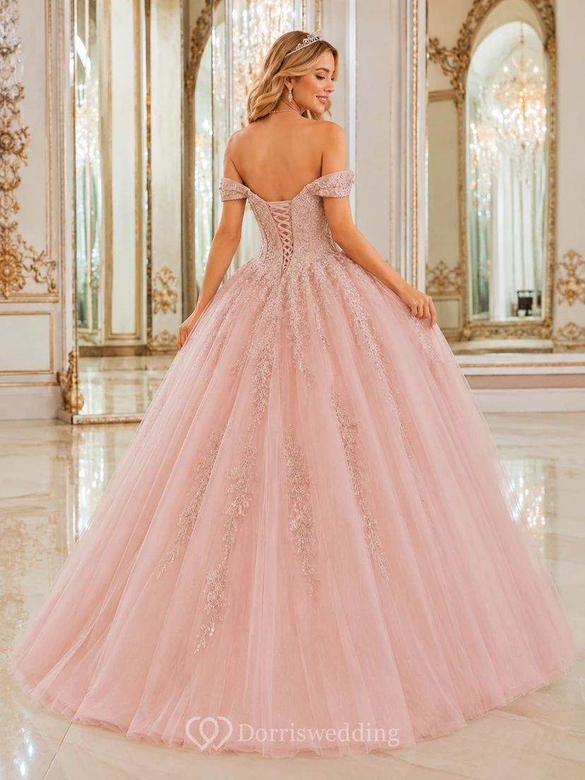 Vestido de princesa de quinceañera color rubor con espejos, escote corazón y hombros descubiertos, encaje brillante. view 2