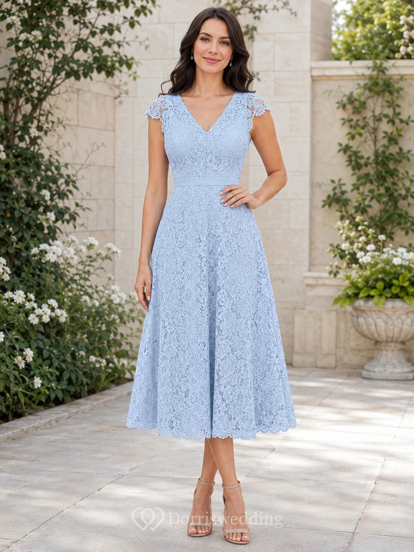 Himmelblaues, florales Spitzenkleid mit Rundhalsausschnitt und kurzen Ärmeln in A-Linie