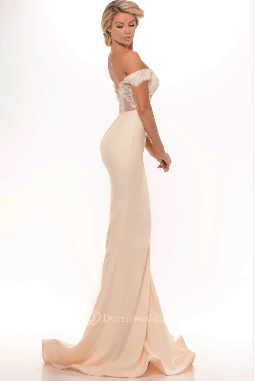 Robe de bal longue trompette en dentelle jersey à épaules dénudées, dos nu en V et traîne. view 3