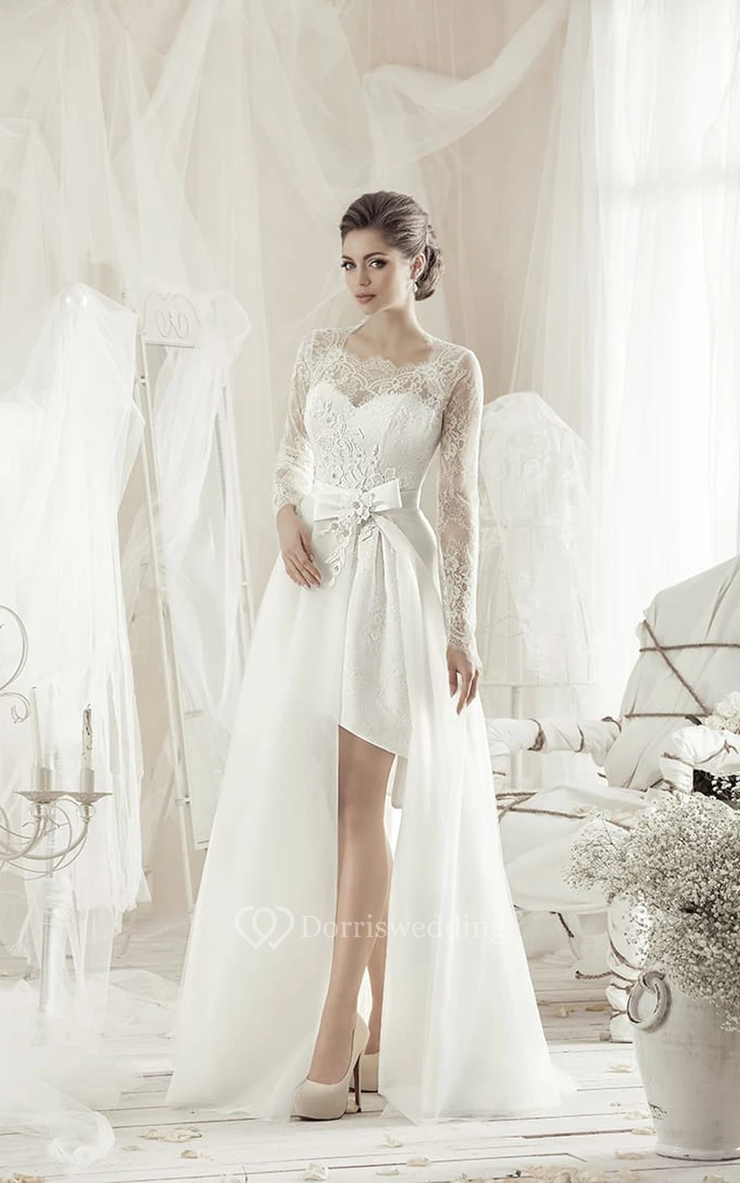 Robe trapèze en dentelle à manches longues carrées, arrivant au genou, avec nœud et appliques