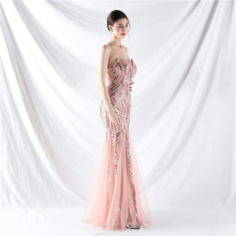 Schwer gearbeitetes, perlenbesetztes Abendkleid aus Netzgewebe mit superdichter Paillettenbesatz view 22
