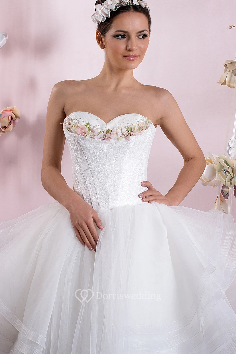 Knee-Length Sweetheart Tiered Beaded Tulle Wedding Dress With Flower And Lace Up view 3