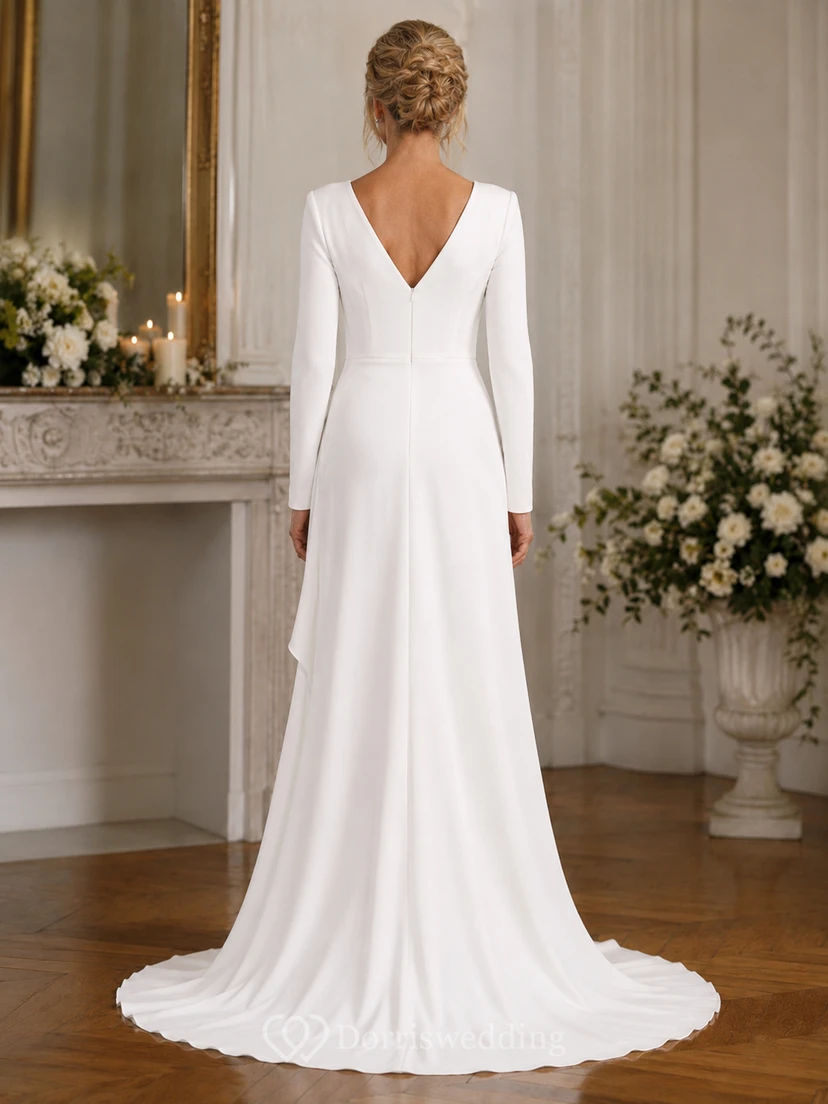 Vestido de novia de tubo drapeado con escote en V y manga larga para novias mayores view 2
