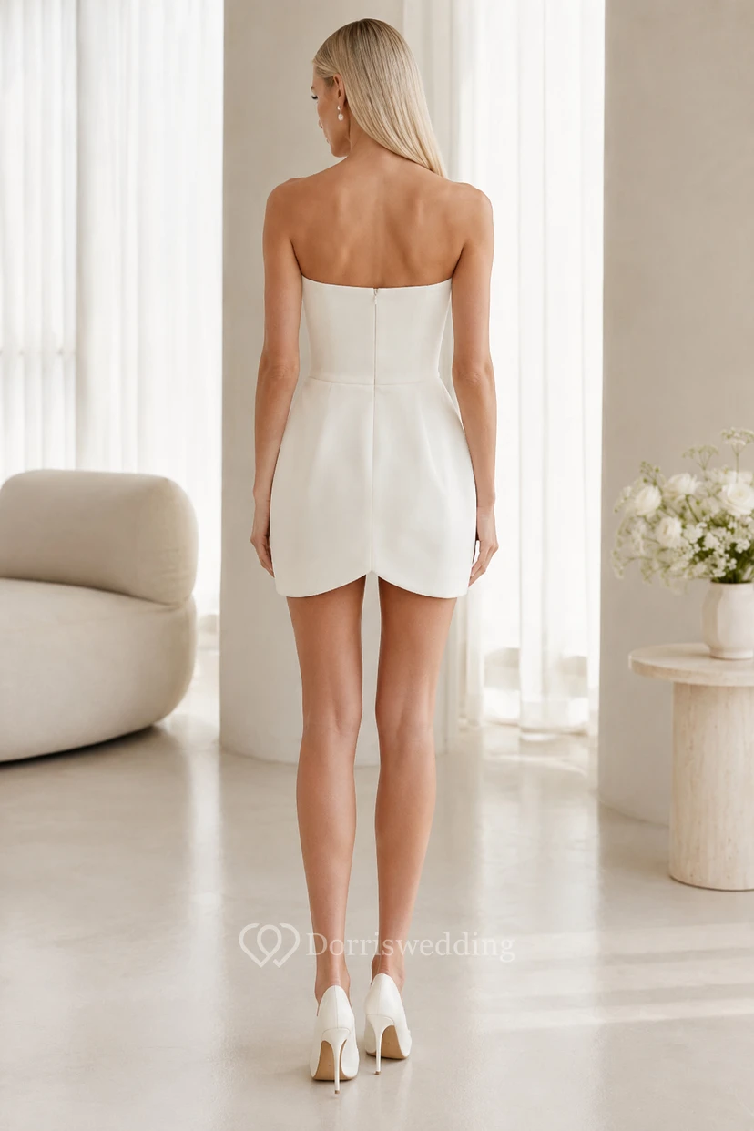 Robe de mariée courte blanche bustier en satin portefeuille view 2