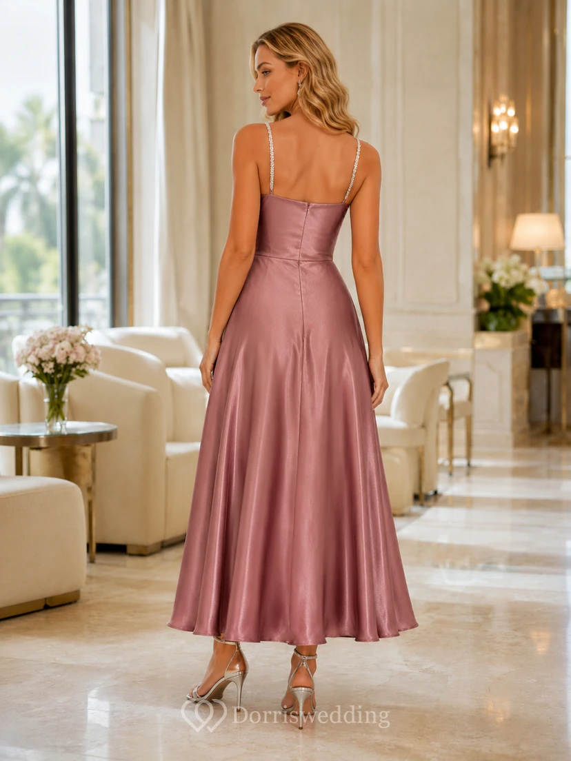 Vestido de satén rosa empolvado con tirantes finos de cristal view 2