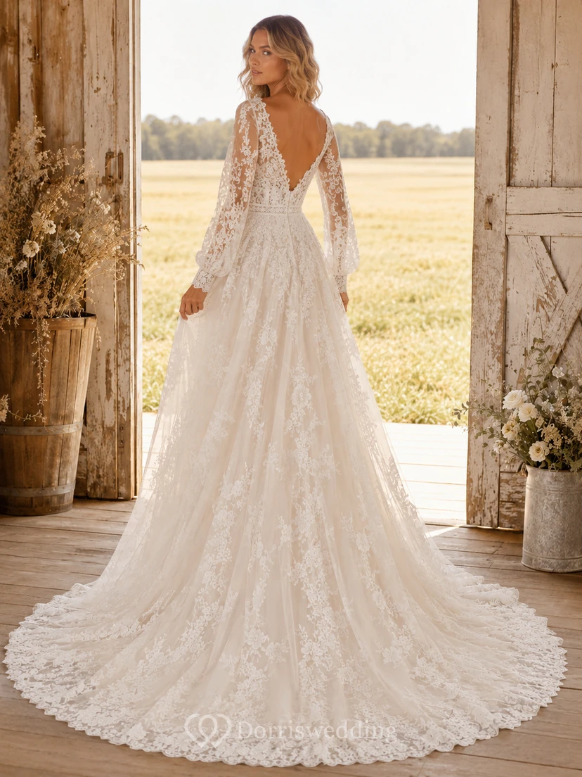 Robe de mariée champêtre en dentelle, coupe trapèze, col en V, manches longues, traîne chapelle view 2