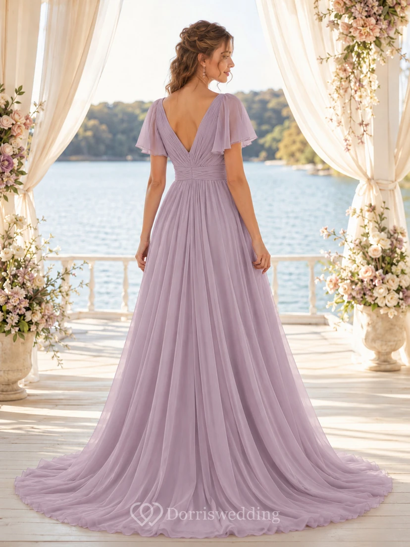 Robe de mariée lavande en mousseline de soie, col en V, manches papillon, coupe trapèze et traîne, style trapèze. view 2