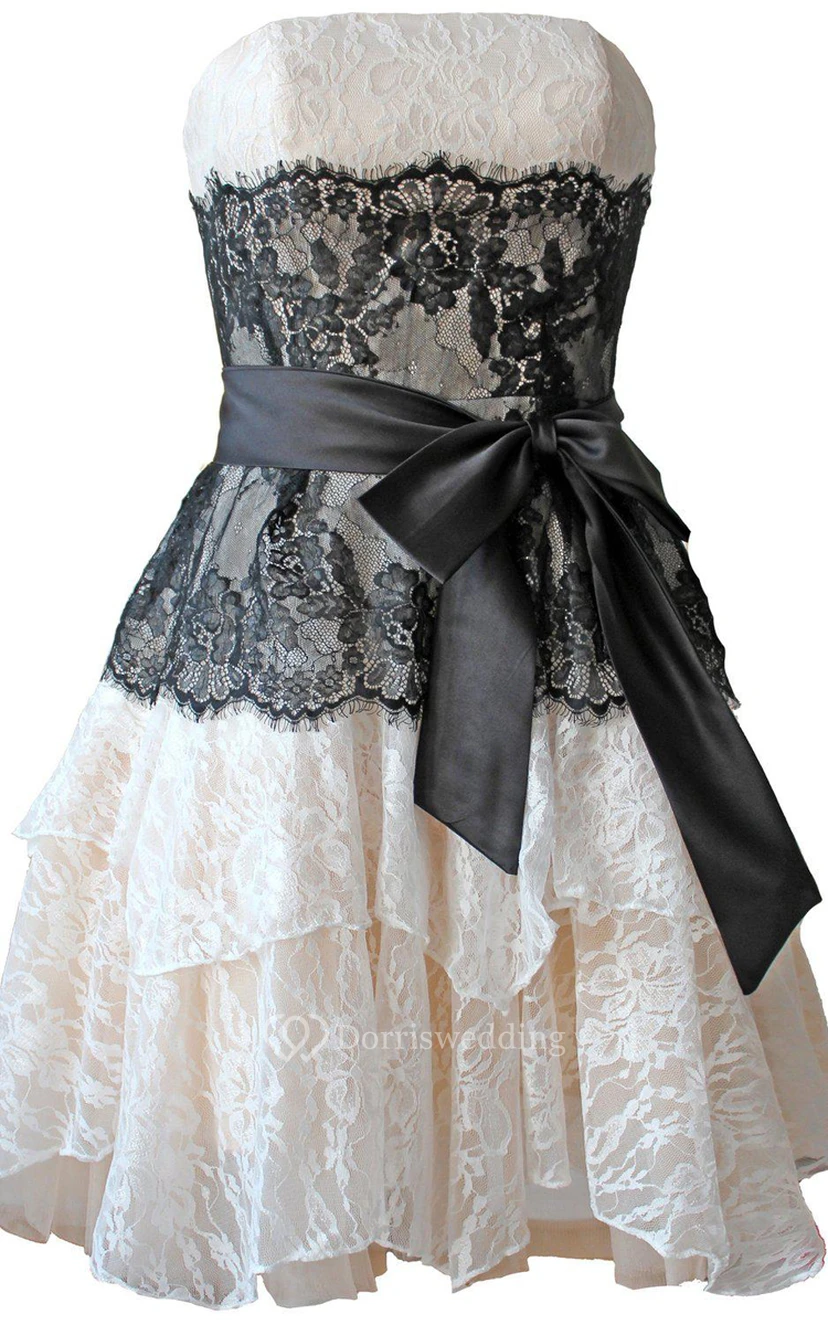 Robe mini bustier trapèze en dentelle avec nœud papillon