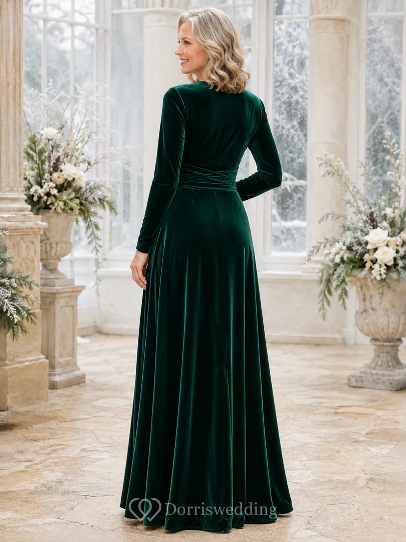 Smaragdgrünes Samt-Wickelkleid mit langen Ärmeln, Winter-Festkleid für Mütter view 2