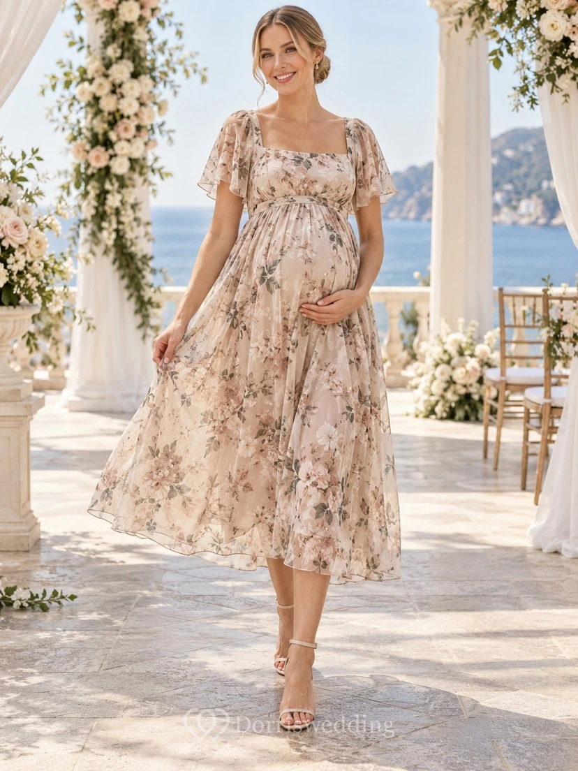 Vestido de fiesta premamá de gasa con cuello cuadrado y estampado floral, largo hasta la rodilla y mangas con volantes.