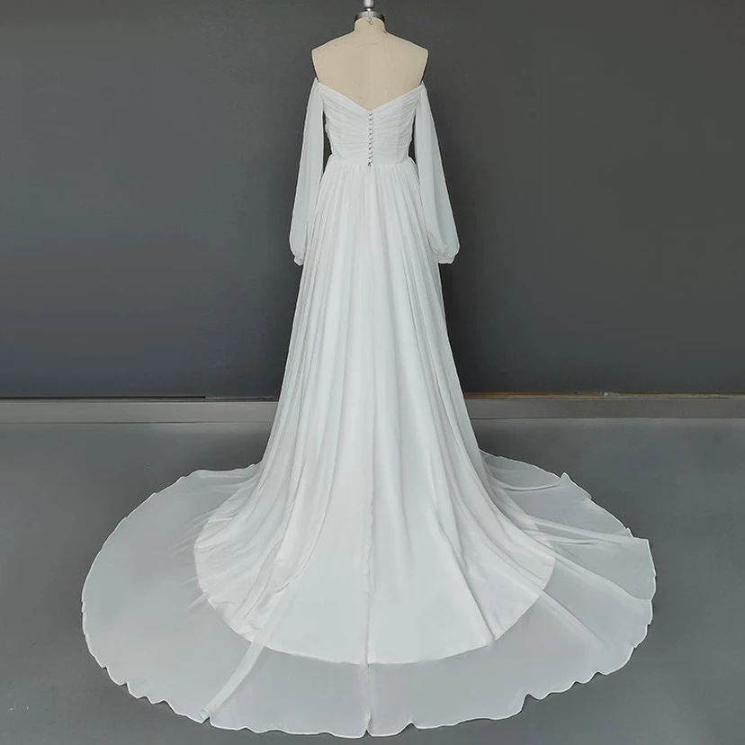 Robe de mariée fluide à manches bouffantes croisées en forme de cœur et traîne courte view 5