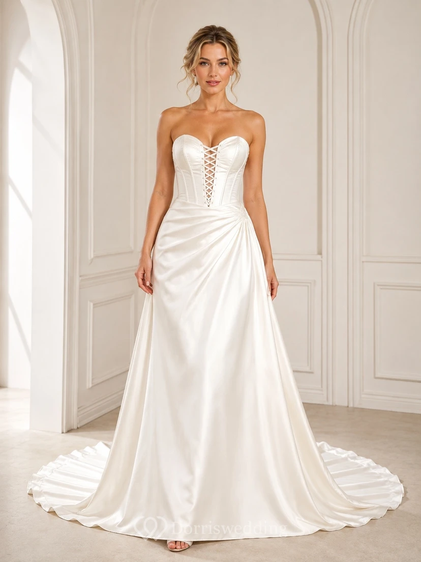 Vestido de novia sencillo, sin tirantes, con corsé y cordones, corte en A y largo hasta el suelo.